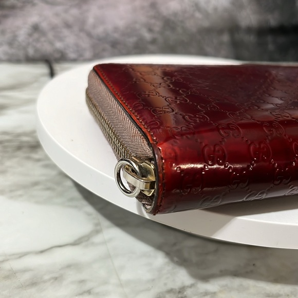 GUCCI PATENT LEATHER DEEP RED ZIP LONG WALLET. - Picture 11 of 17